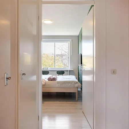 Privatunterkunft Private 1 Min From Metro -