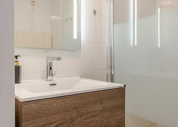 In 10 Minutes - Nearby Metro